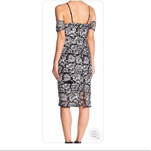 NWT Romeo + Juliet Couture cold shoulder dress - Picture 3 of 16